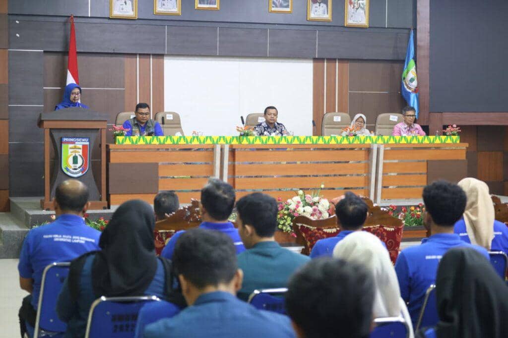 Universitas Lampung (Unila) secara resmi menyerahkan 130 mahasiswa Kuliah Kerja Nyata (KKN) Tematik kepada Pemerintah Kabupaten Pringsewu di Kantor Pemerintah Daerah Kabupaten Pringsewu