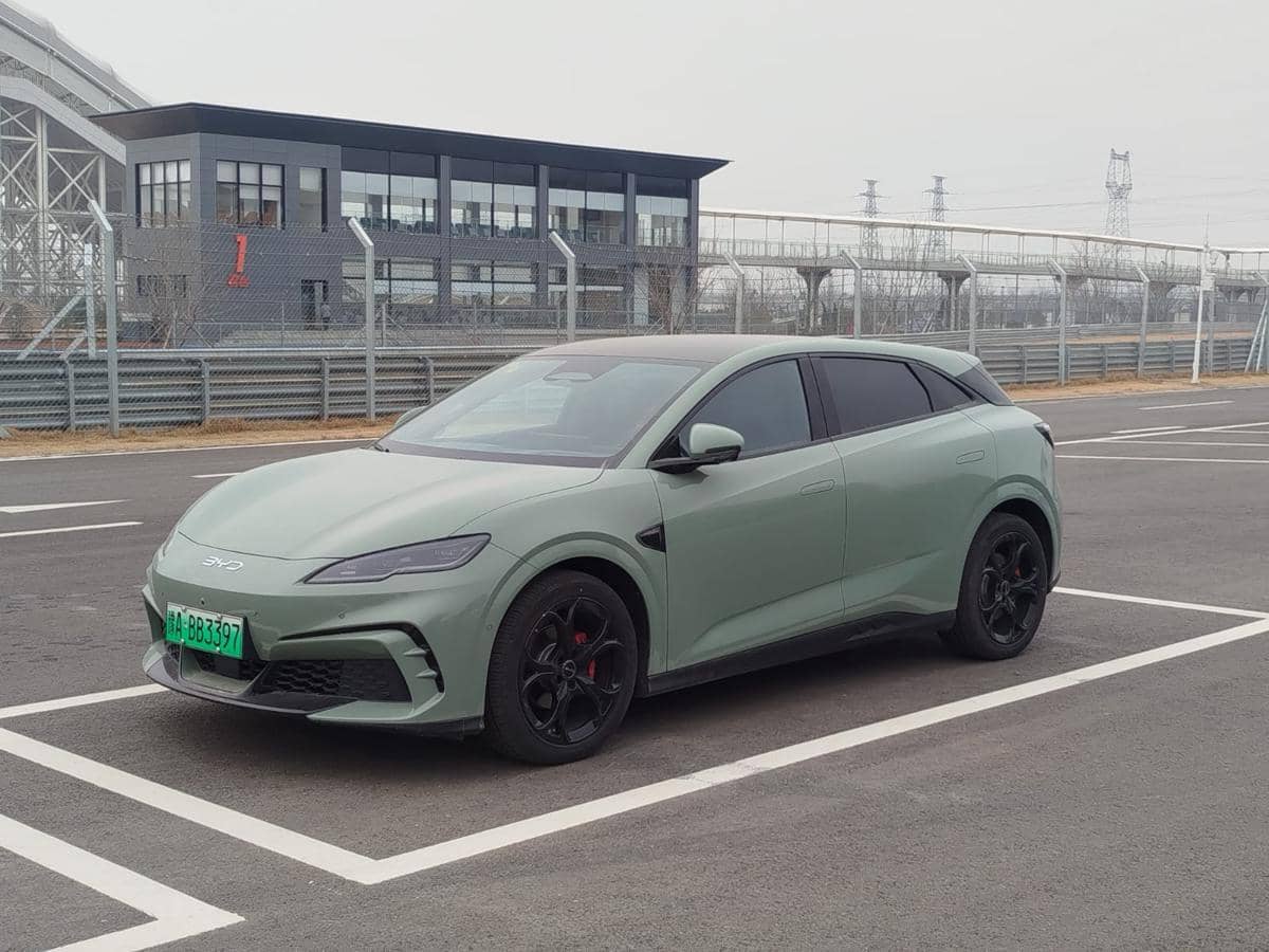 Ilustrasi Mobil BYD di China