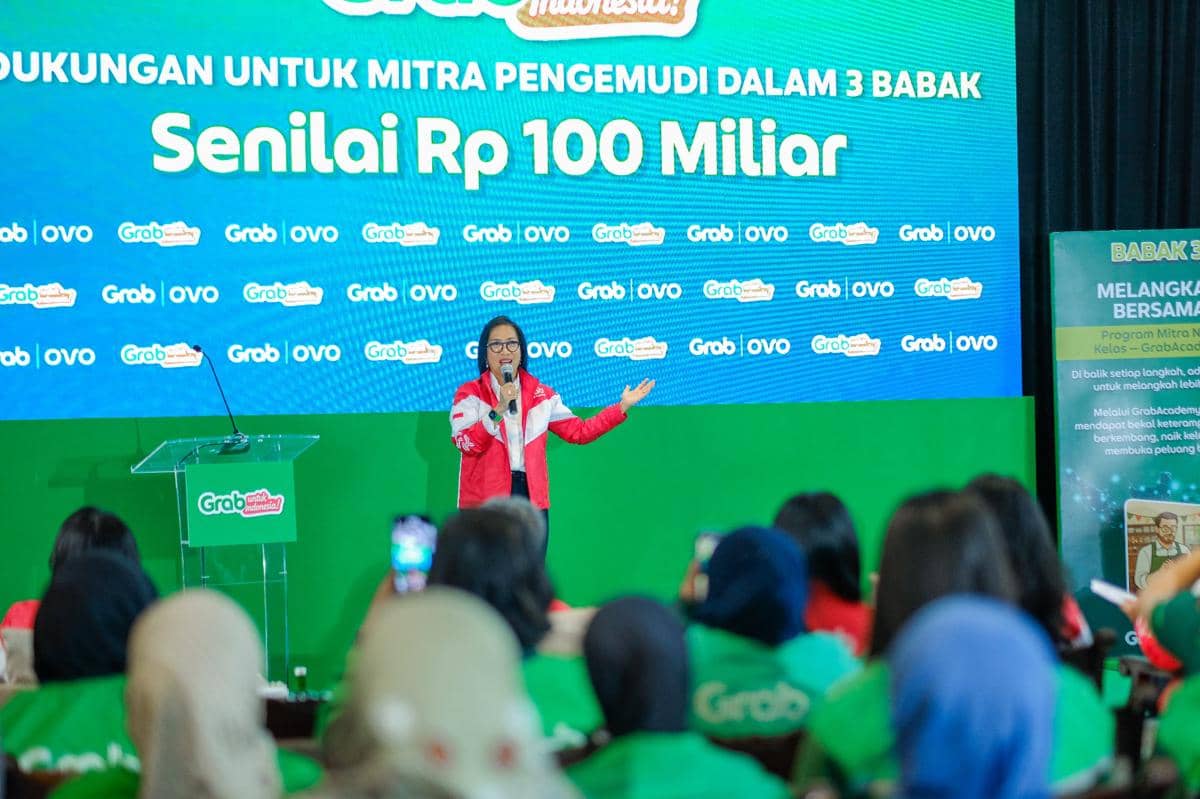 Neneng Goenadi, Chief Executive Officer, Grab Indonesia memberikan sambutan sekaligus membuka acara peluncuran “Grab untuk Indonesia_ Dukungan untuk Mitra Pengemudi dalam Tiga Babak” di Jakarta (13_01).jpg