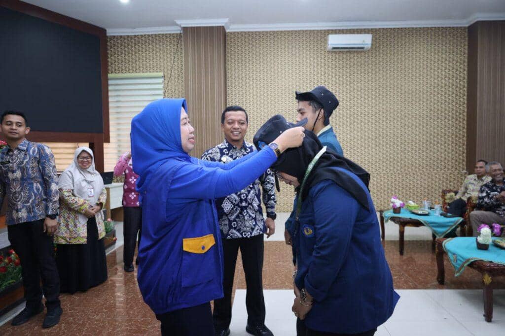 Universitas Lampung (Unila) secara resmi menyerahkan 130 mahasiswa Kuliah Kerja Nyata (KKN) Tematik kepada Pemerintah Kabupaten Pringsewu di Kantor Pemerintah Daerah Kabupaten Pringsewu