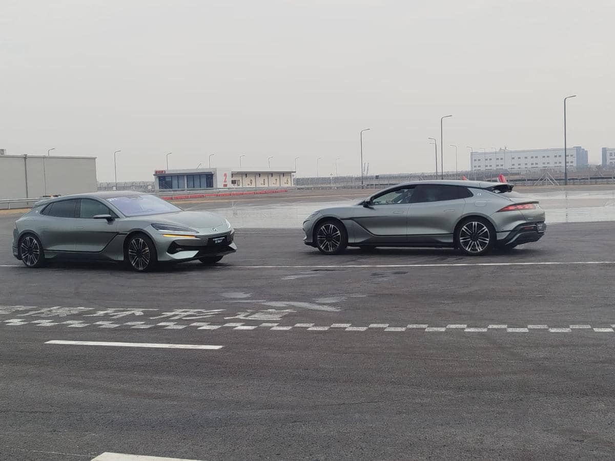 Ilustrasi Mobil BYD di China