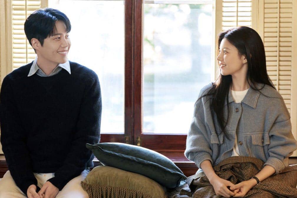 Go Youn Jung dan Kim Seon Ho di KDrama Can This Love Be Translated?