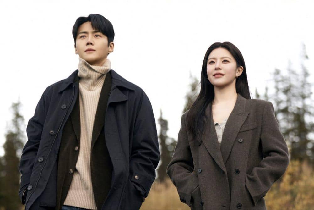 Go Youn Jung dan Kim Seon Ho di KDrama Can This Love Be Translated?