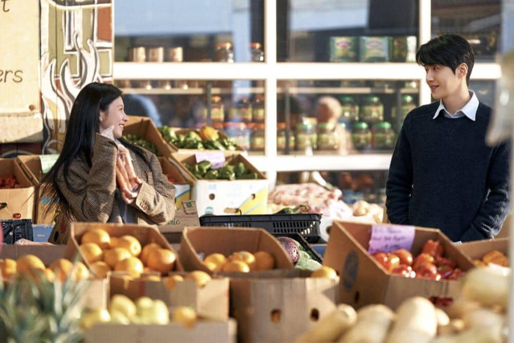 Go Youn Jung dan Kim Seon Ho di KDrama Can This Love Be Translated?