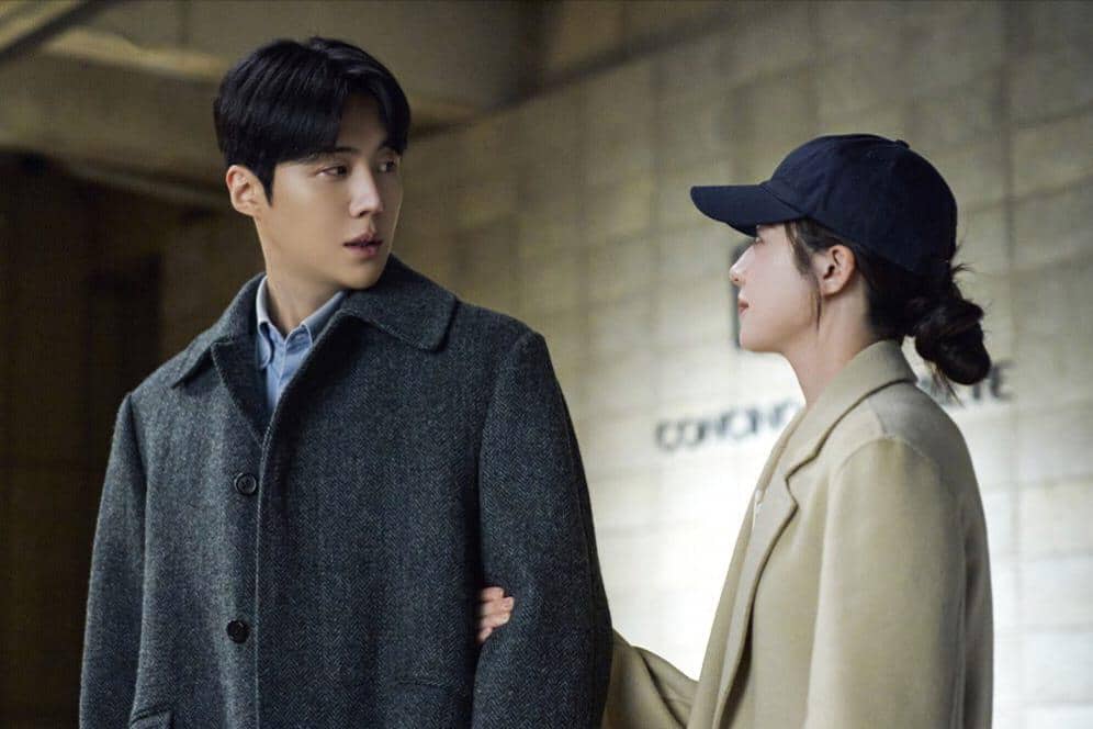 Go Youn Jung dan Kim Seon Ho di KDrama Can This Love Be Translated?