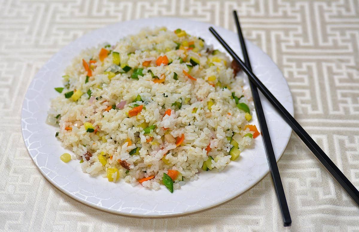 ilustrasi nasi goreng daun jeruk pedas cabai rawit