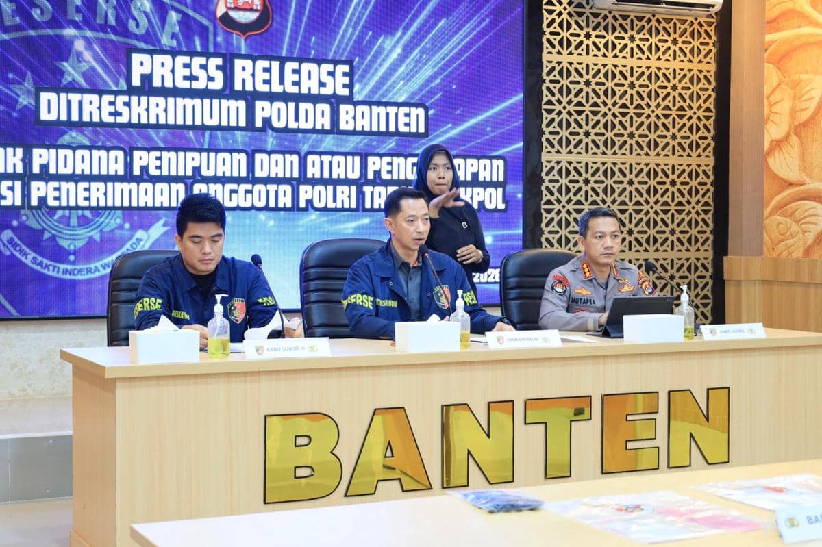 Polisi saat mengungkap kasus penipuan calon taruna akpol (Dok. Polda Banten)