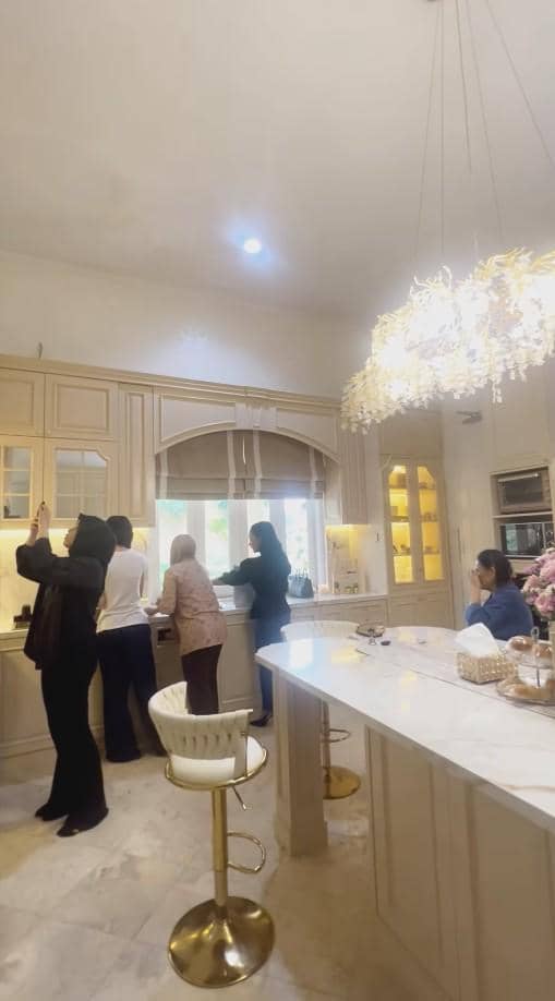 Dapur Mewah di Rumah Kris Dayanti (instagram.com/krisdayantilemos)