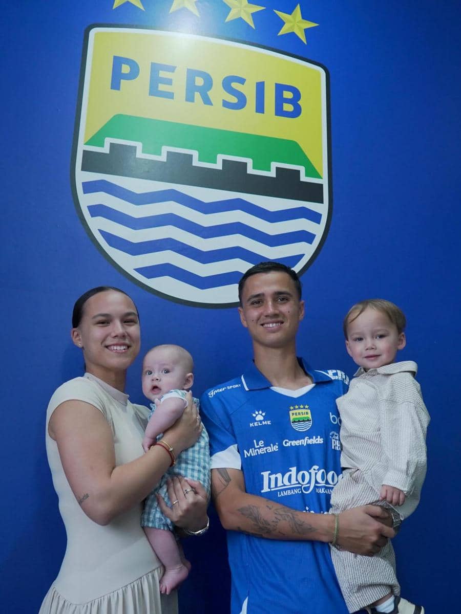 Eliano Reijnders melamar kekasih (instagram.com/marcianareijnders)