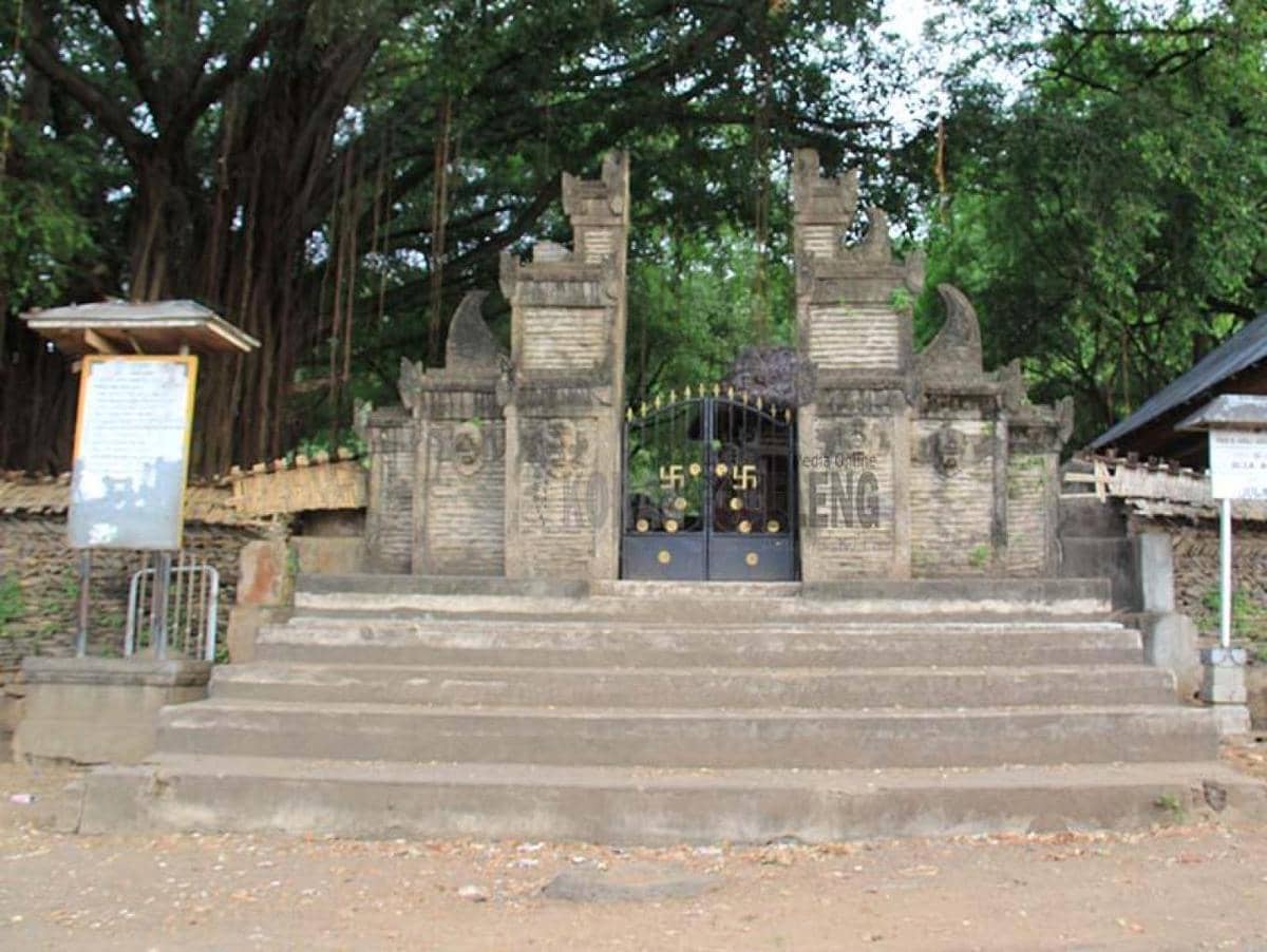 Pura Bale Agung di Desa Julah.