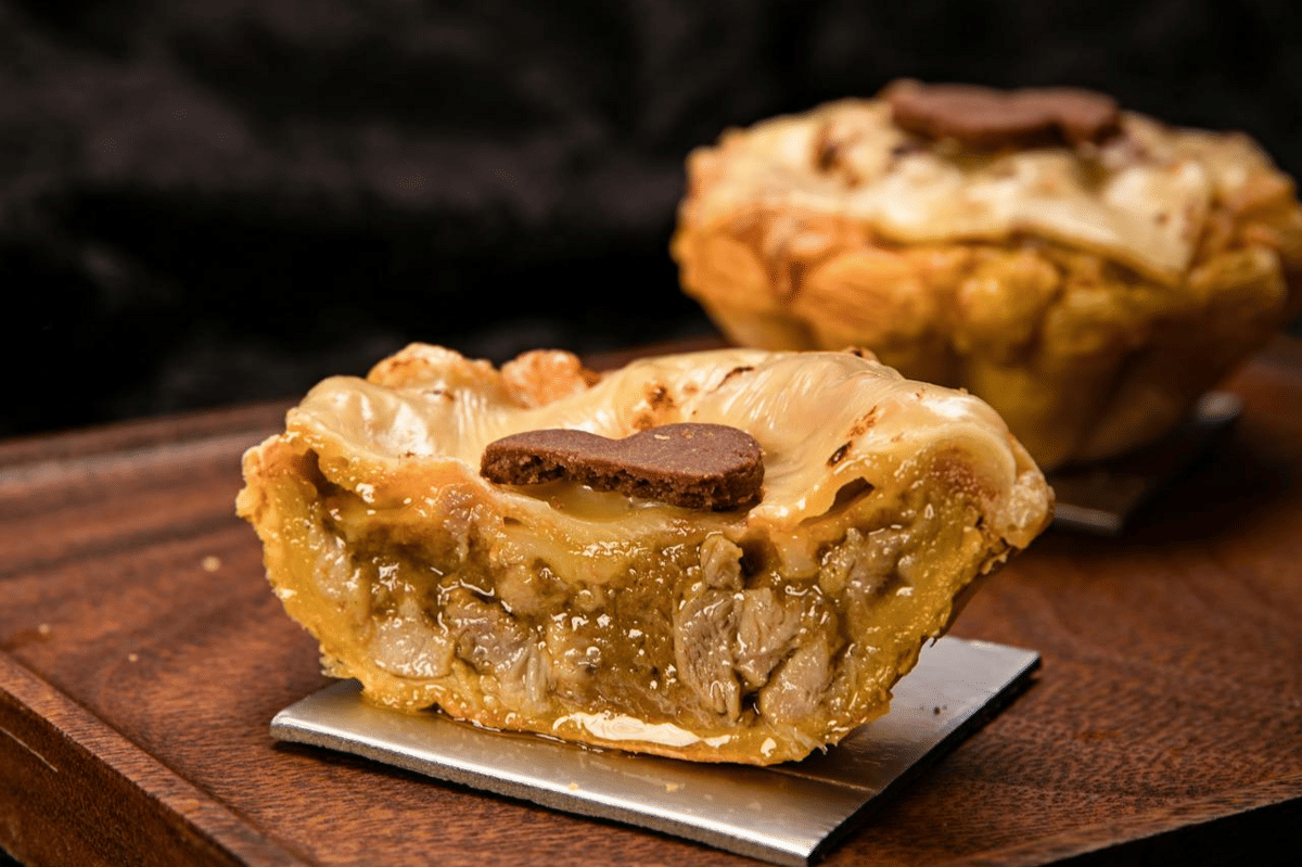 ilustrasi tart kurma dan kenari