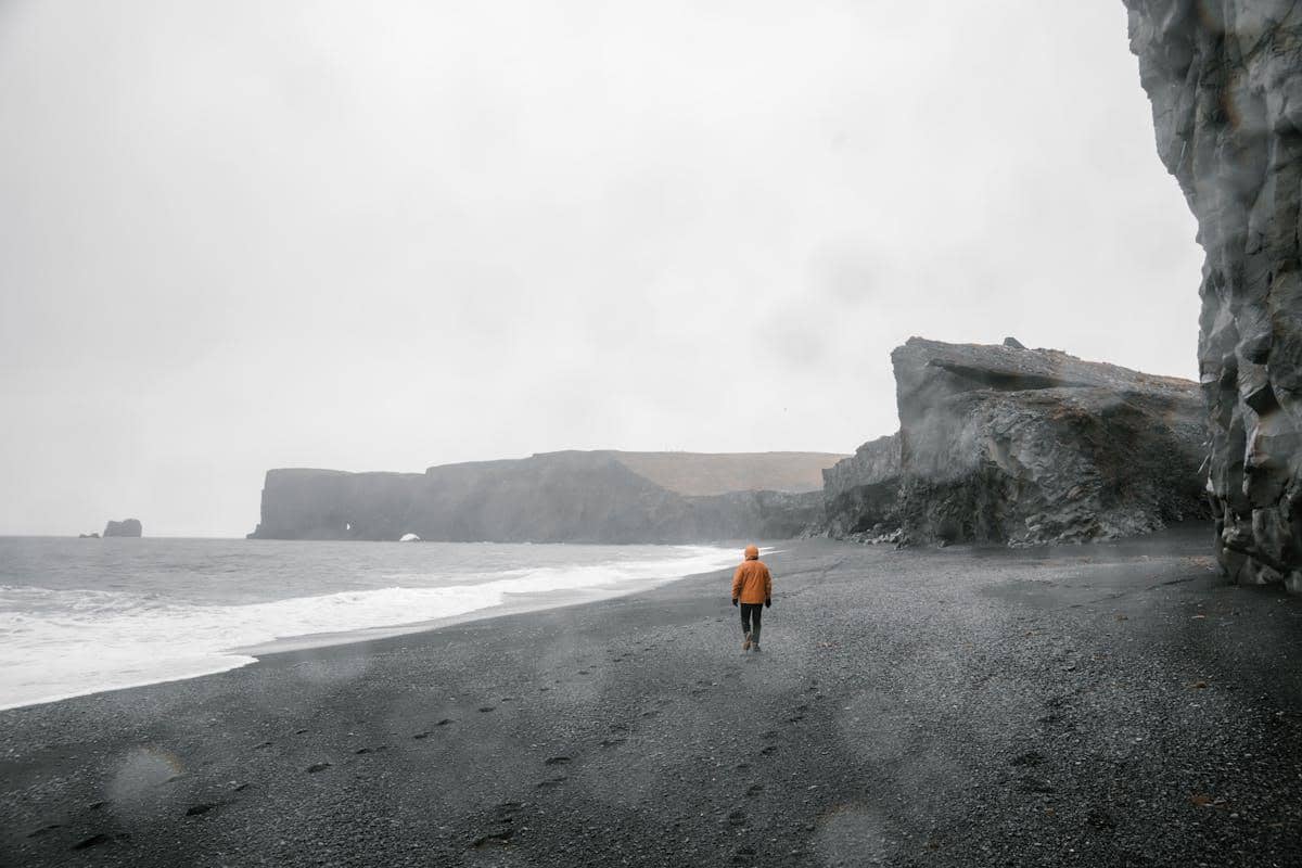 ilustrasi wisata musim hujan