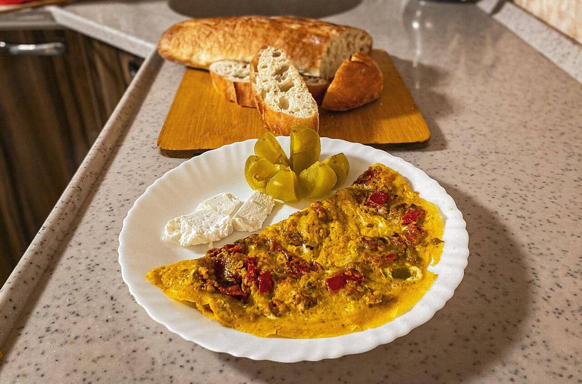 ilustrasi omelet telur