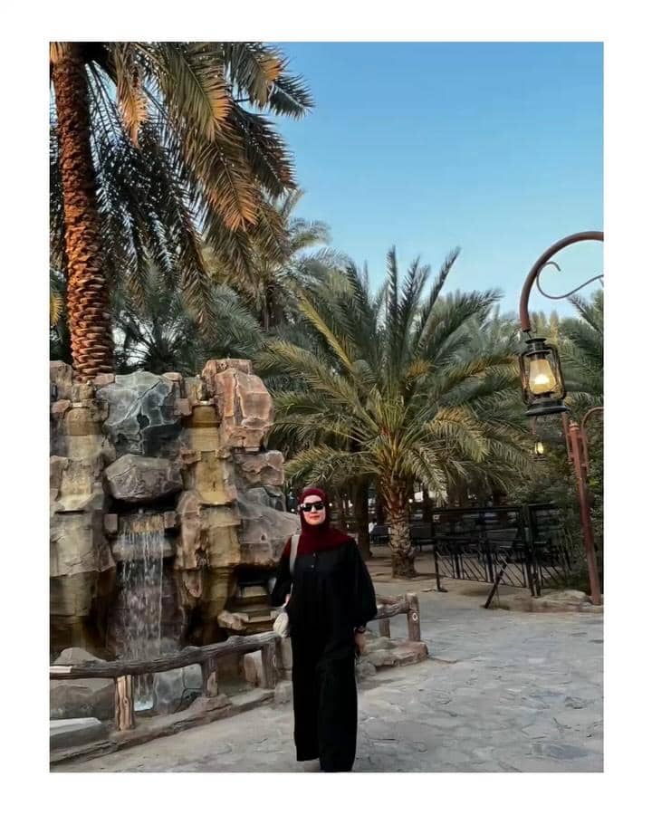 Marcella Zalianty ke kebun kurma di Madinah.