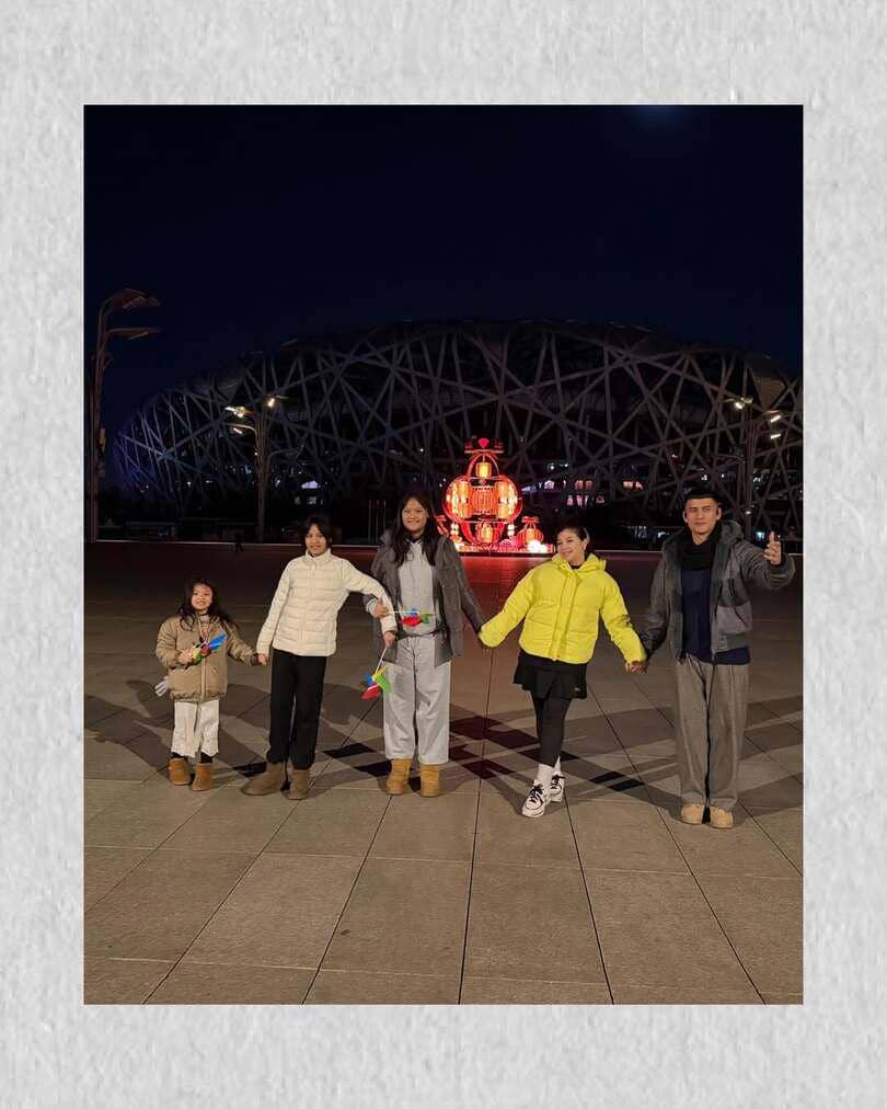 Keluarga Choky Sitohang jalan-jalan di Beijing.