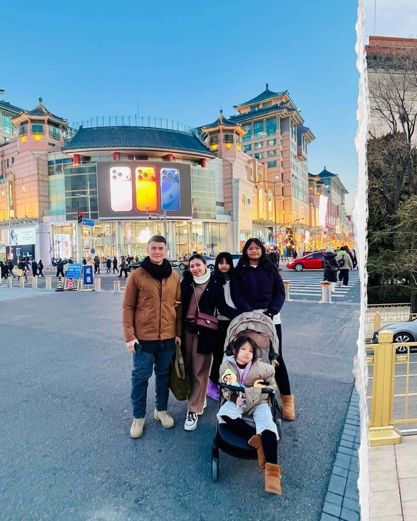Keluarga Choky Sitohang jalan-jalan di Beijing.