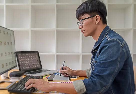 ilustrasi editor atau proofreader