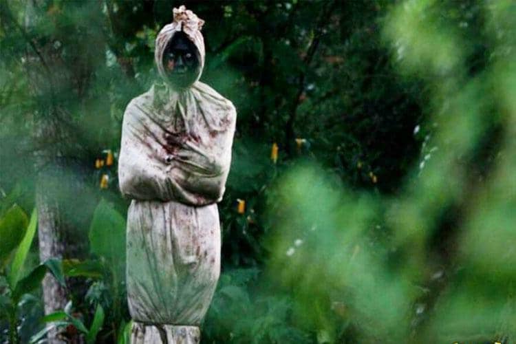 Pocong di hutan