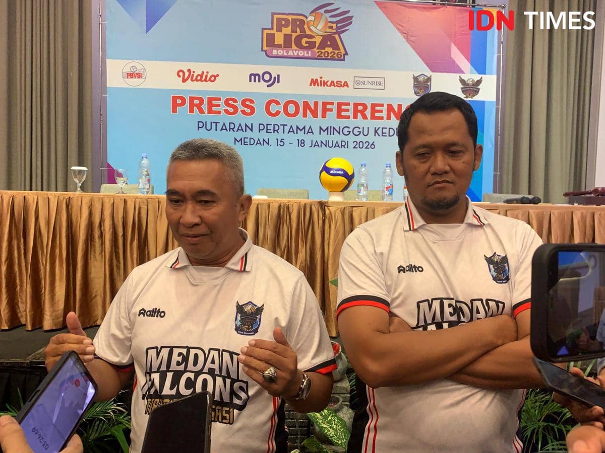 Pelatih Tim Medan Falcons Tirta Bhagasasi, Ariyanto Joko Sutrisno (kanan) dan Manajer tim Nunu Aminullah (IDN Times/Doni Hermawan)