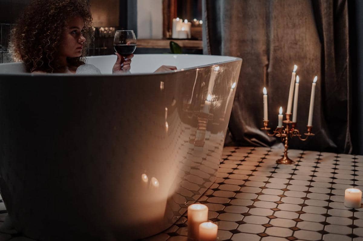 Ilustrasi dark showering.