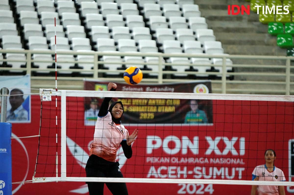 Pevoli timnas Indonesia Megawati Hangestri Pertiwi saat berlatih di GOR Voli Indoor Sumut (IDN Times/Doni Hermawan)