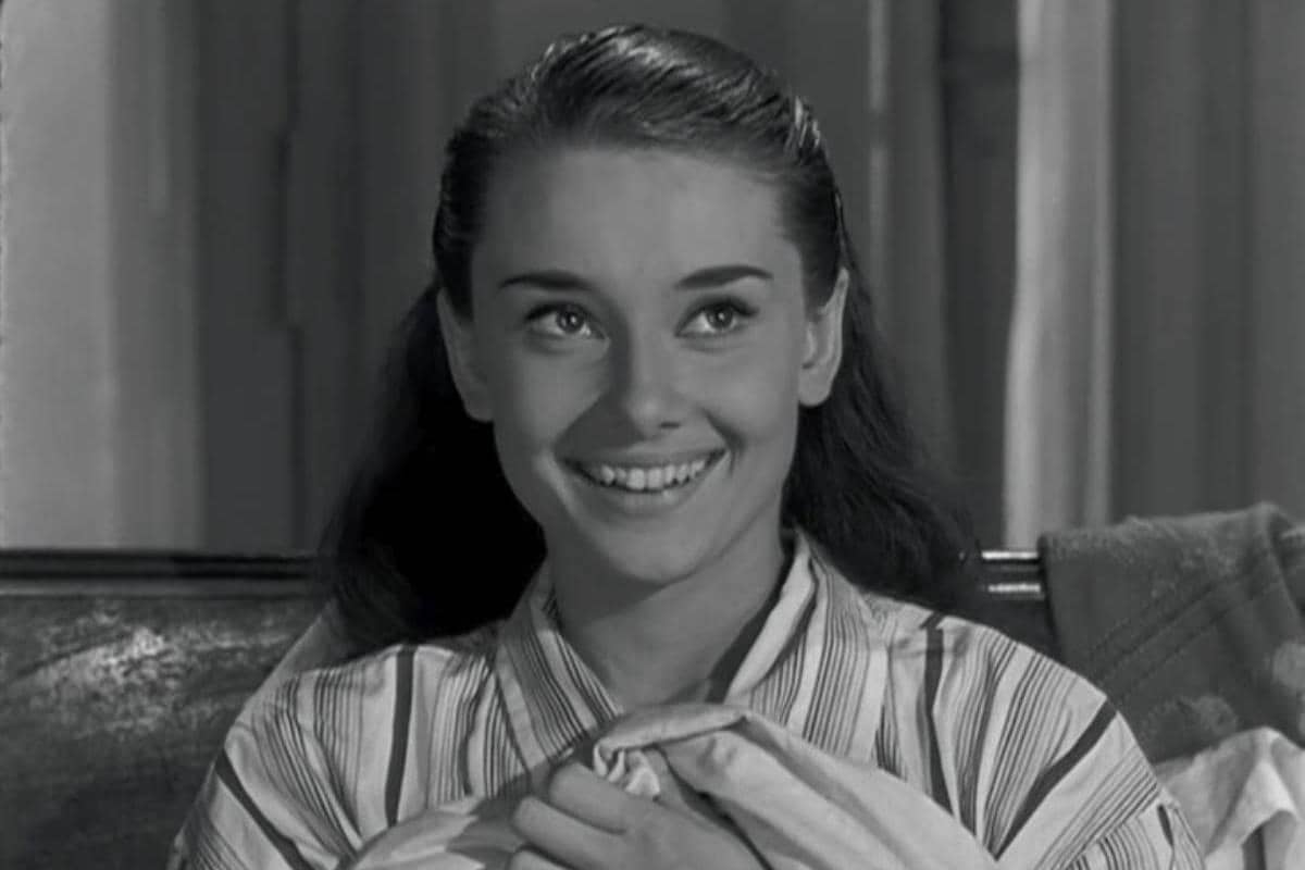 Audrey Hepburn menang lewat Roman Holiday (1952) sebagai Best Actress. Peran ini langsung mengukuhkannya sebagai bintang besar Hollywood..jpg