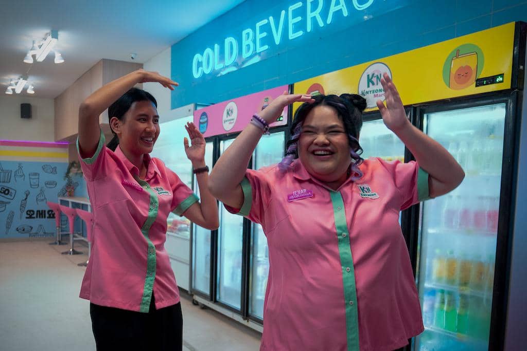 Still cut serial Night Shift For Cuties