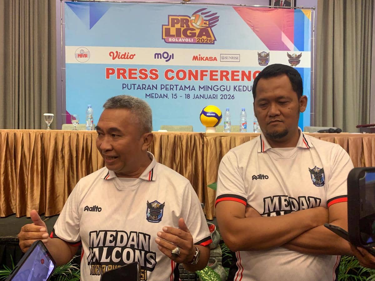 Pelatih Tim Medan Falcons Tirta Bhagasasi, Ariyanto Joko Sutrisno (kanan) dan Manajer tim Nunu Aminullah (IDN Times/Doni Hermawan)