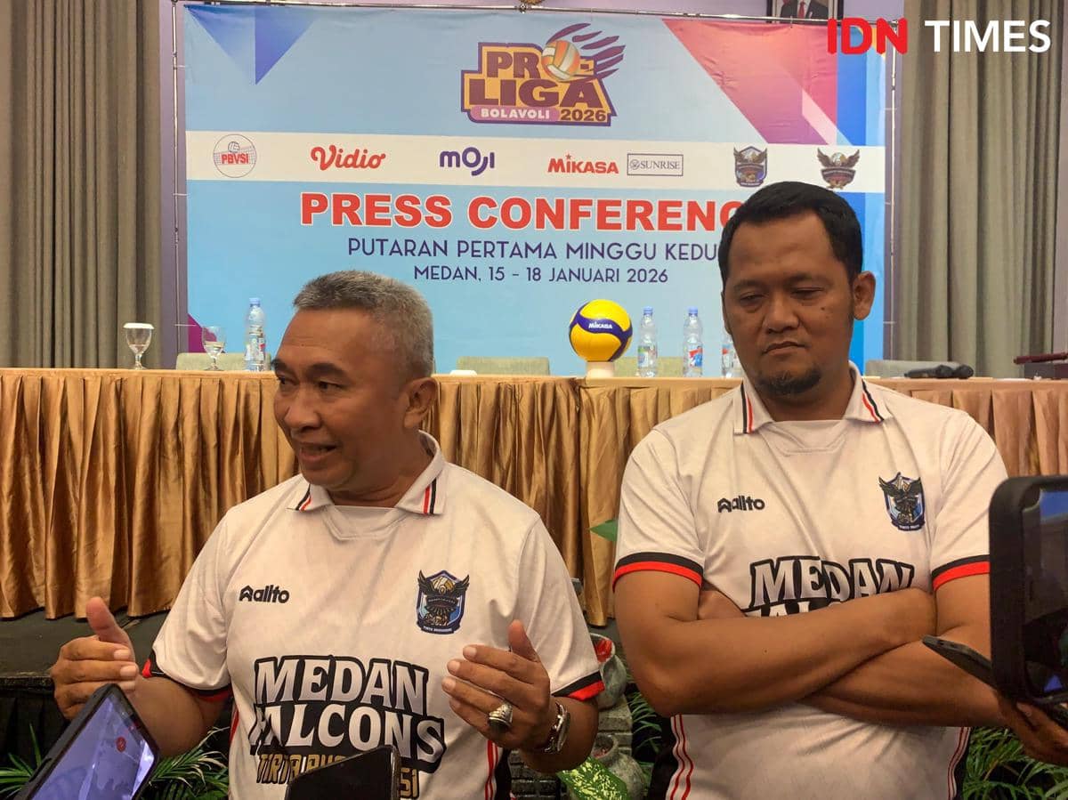 Pelatih Tim Medan Falcons Tirta Bhagasasi, Ariyanto Joko Sutrisno (kanan) dan Manajer tim Nunu Aminullah (IDN Times/Doni Hermawan)