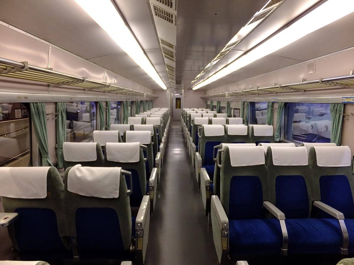 ilustrasi interior shinkansen