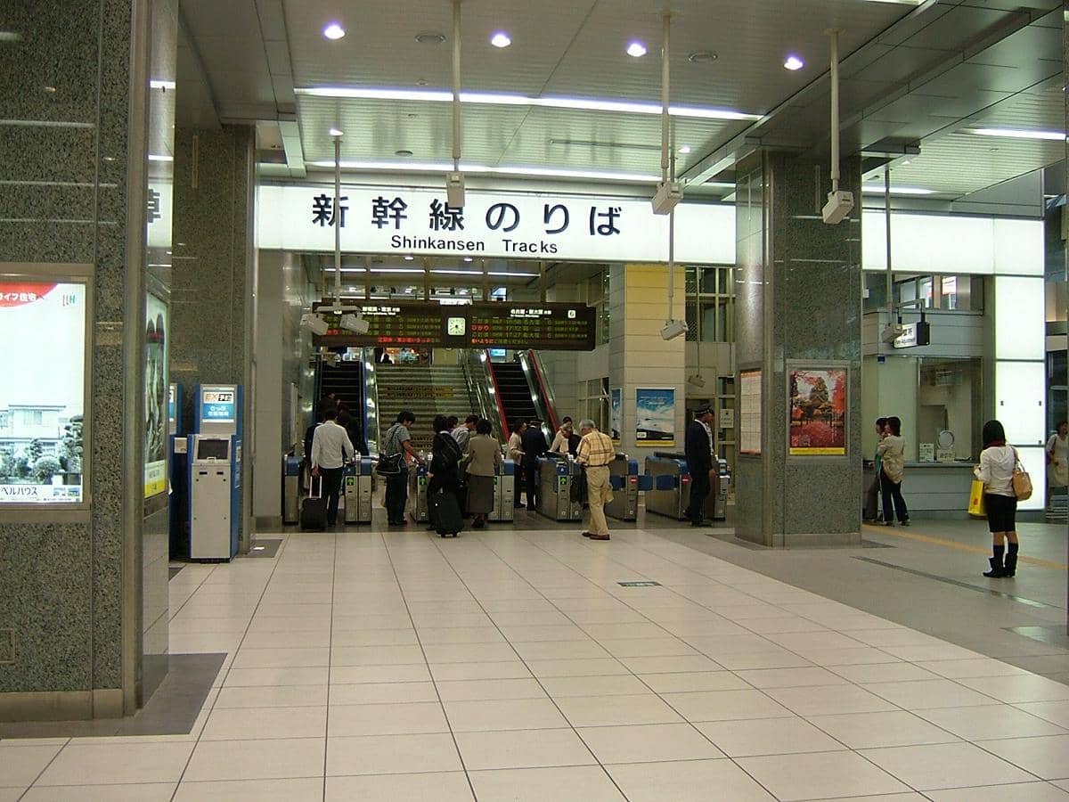 ilustrasi shinkansen ticket gate 