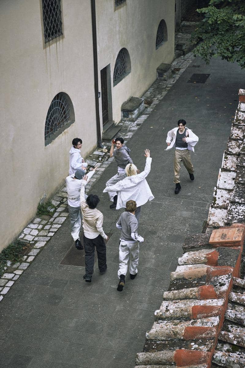 potret ENHYPEN di album THE SIN : VANISH