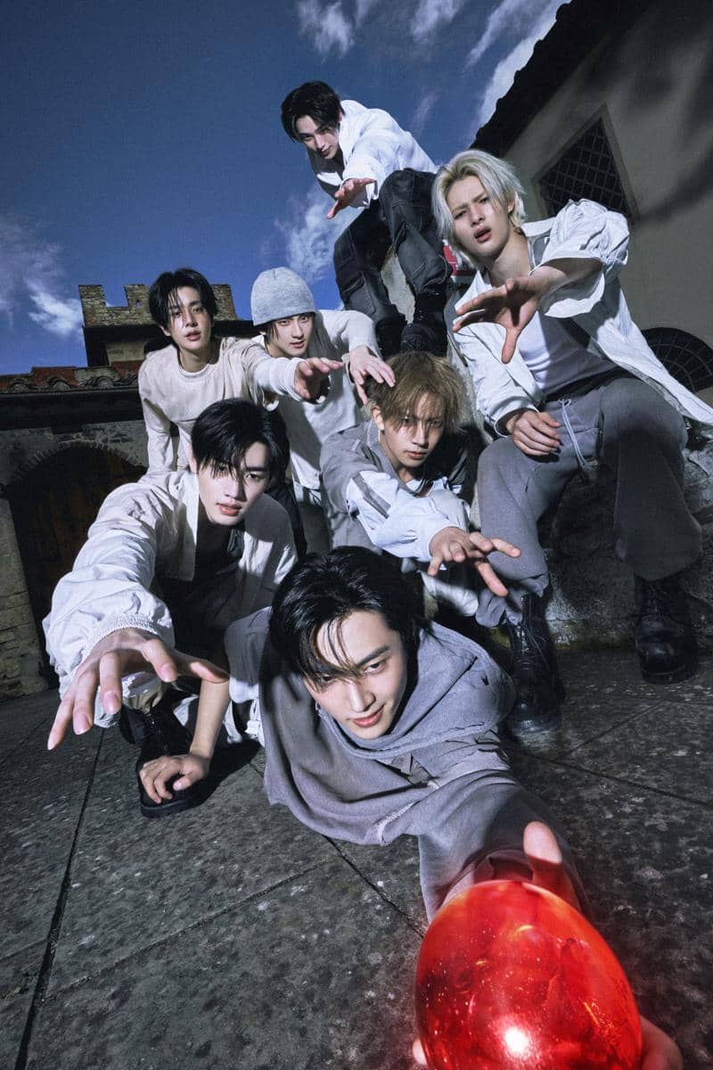 potret ENHYPEN di album THE SIN : VANISH