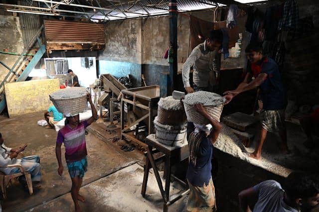 Ilustrasi penggilingan padi