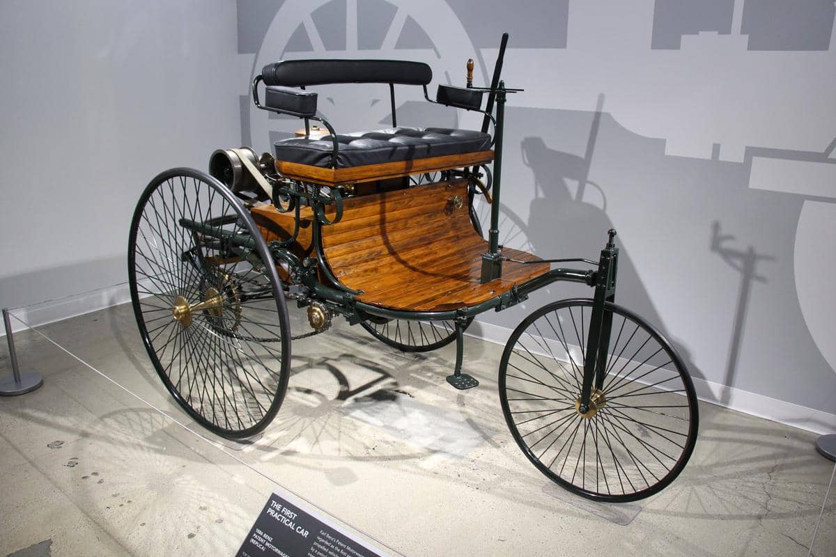 potret replika Benz Patent-Motorwagen