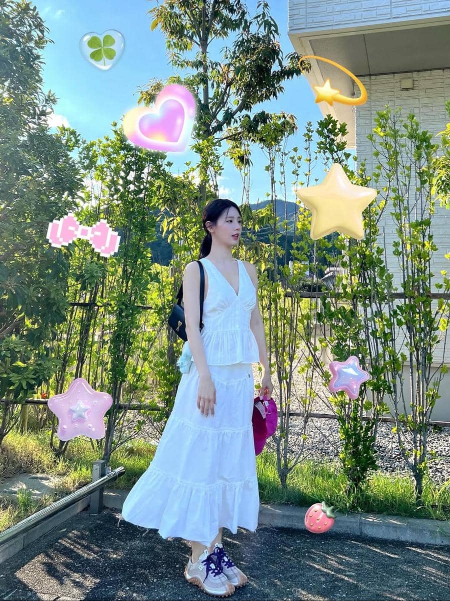 mix and match outfit serba putih ala Miyeon i-dle