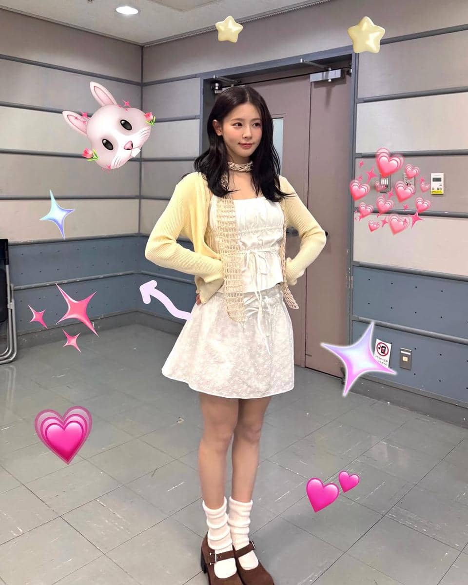 mix and match outfit serba putih ala Miyeon i-dle