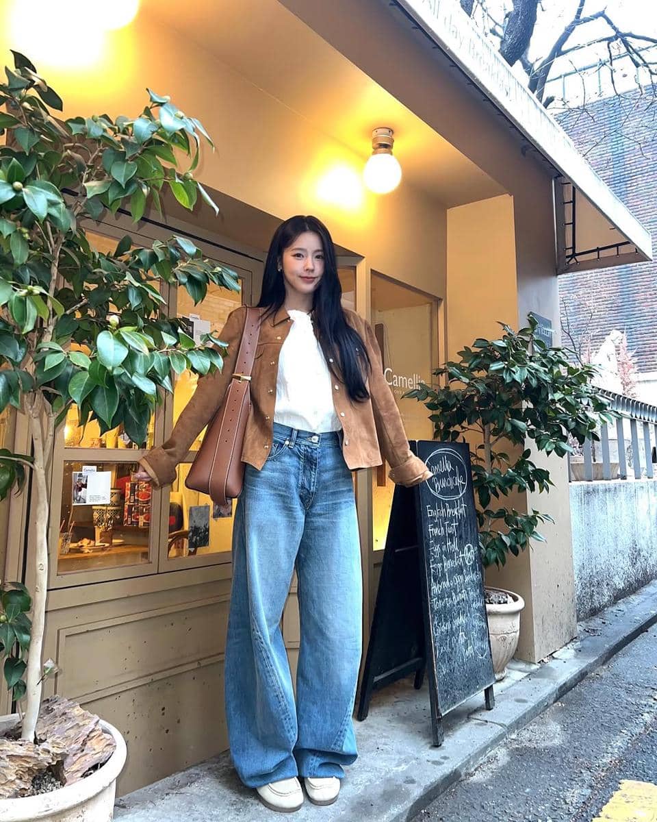 mix and match outfit serba putih ala Miyeon i-dle