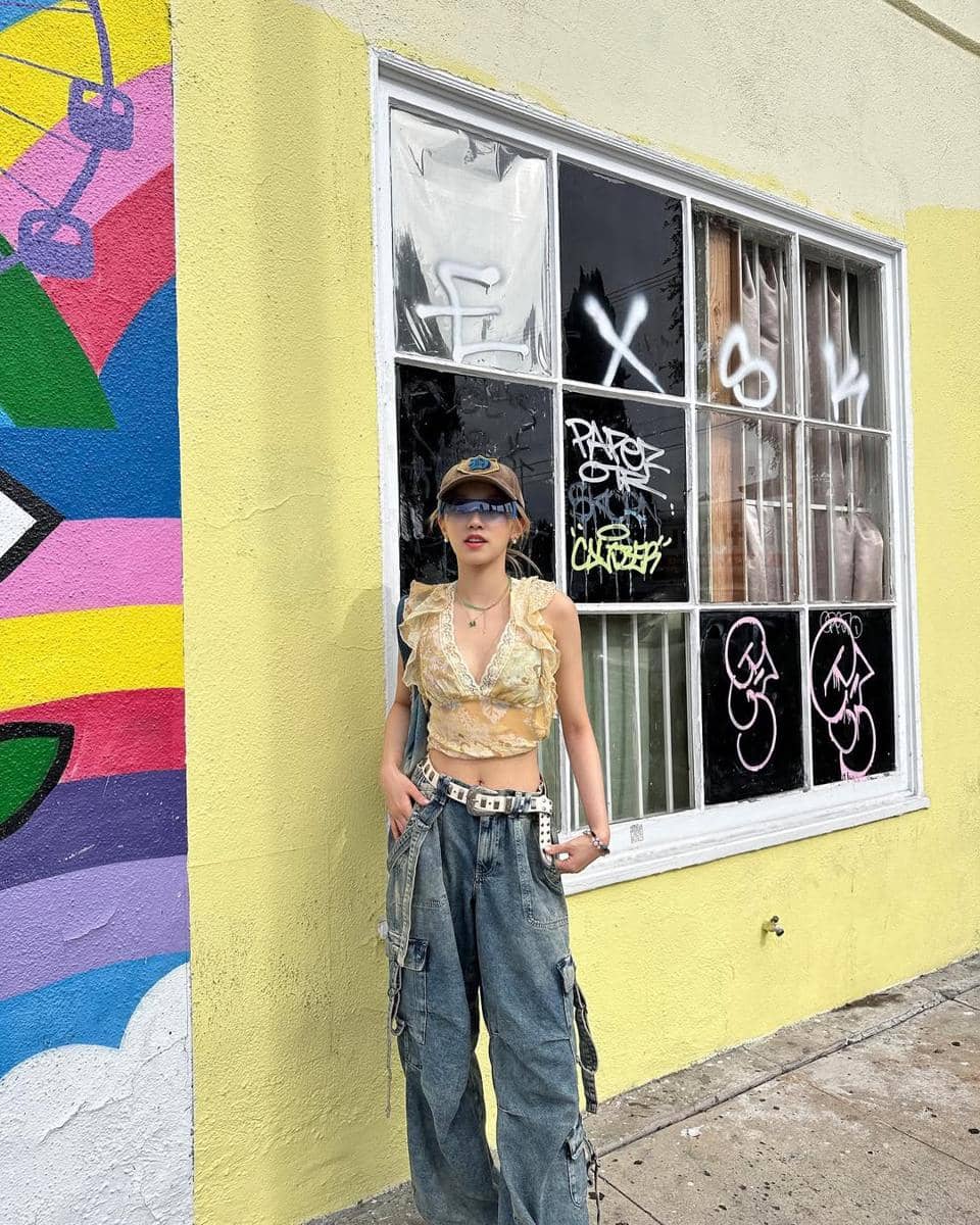 ide padu padan outfit oversize ala Yuqi i-dle