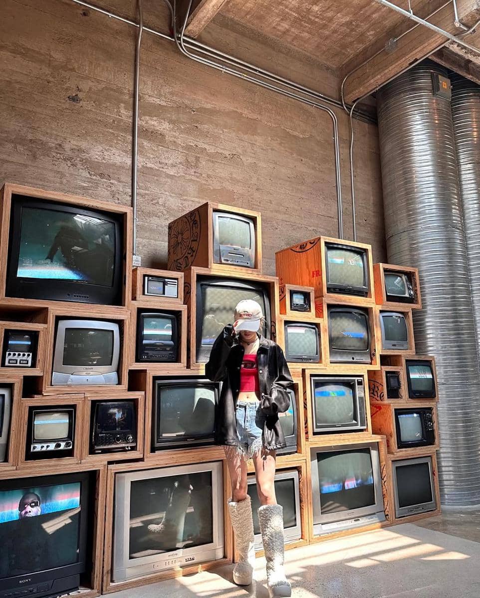 ide padu padan outfit oversize ala Yuqi i-dle