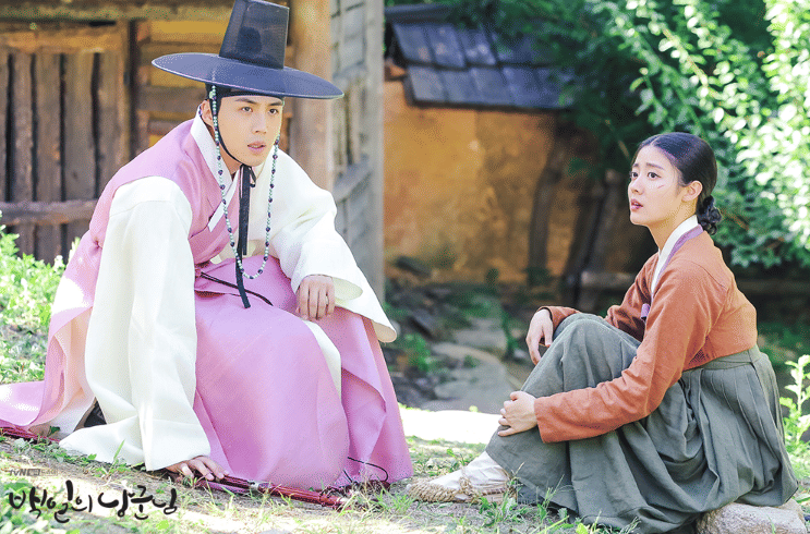 Kim Seon Ho dan Nam Ji Hyun di drama 100 Days My Prince