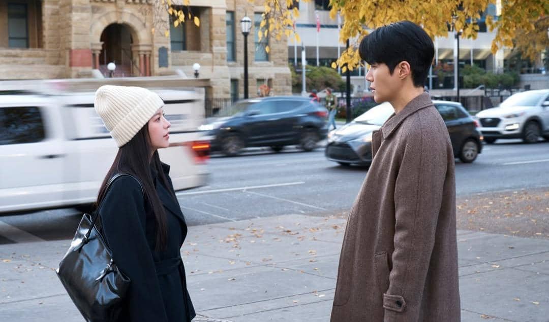 Go Youn Jung dan Kim Seon Ho di drama Can This Love Be Translated?