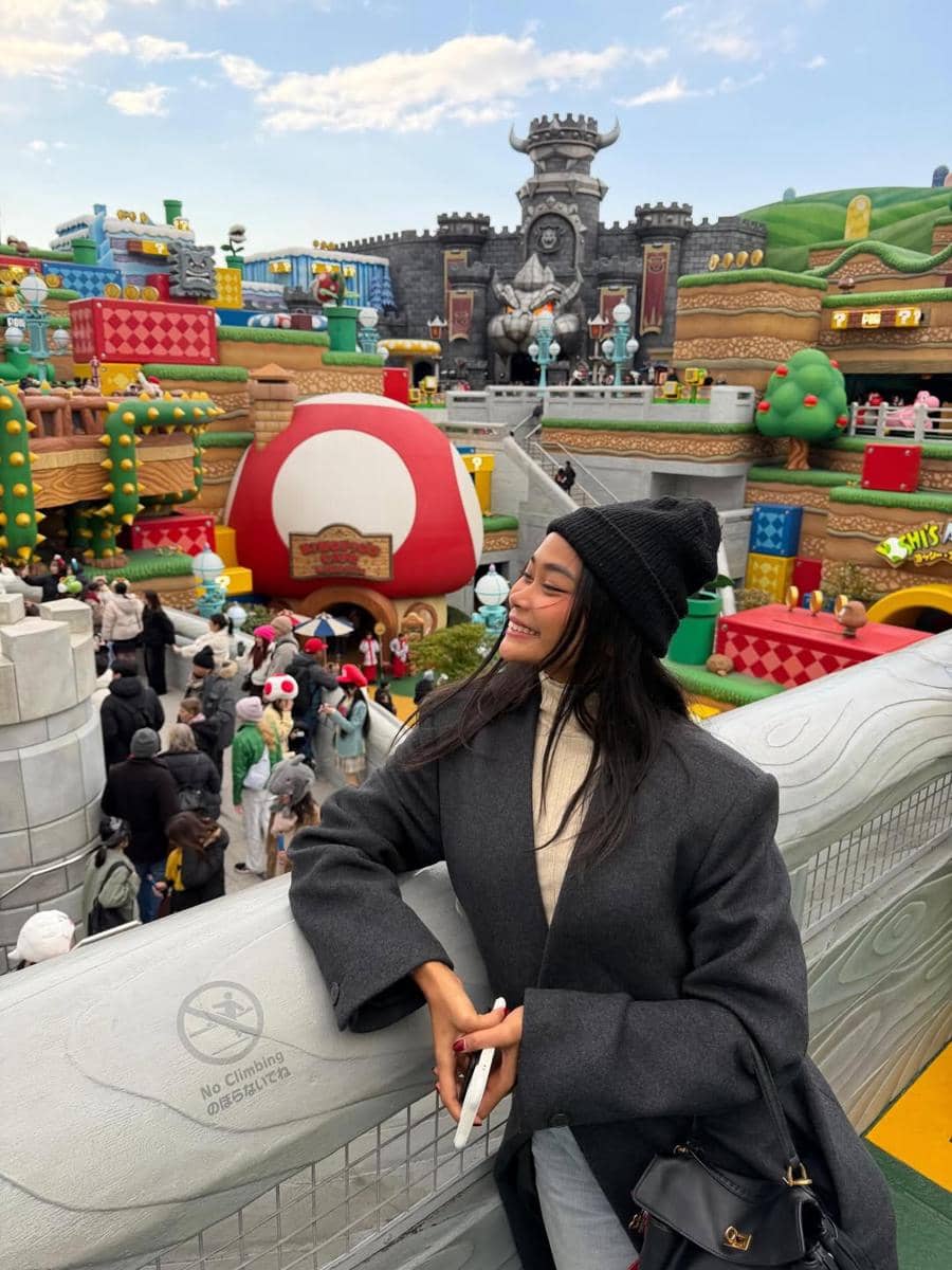 Sarah Tumiwa jalan-jalan di Universal Studio Jepang