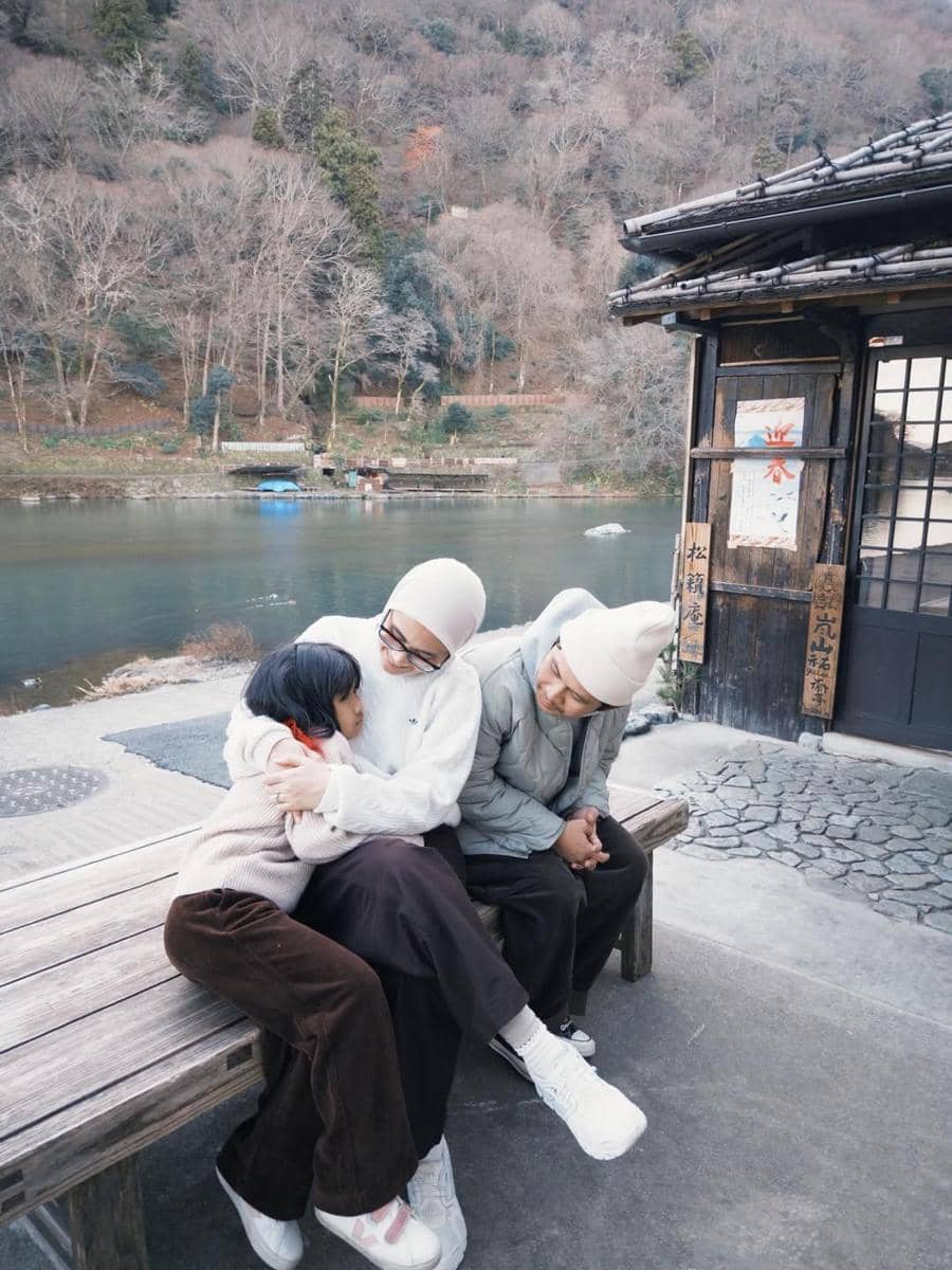 Indra Jegel ajak keluarga berlibur ke Jepang.