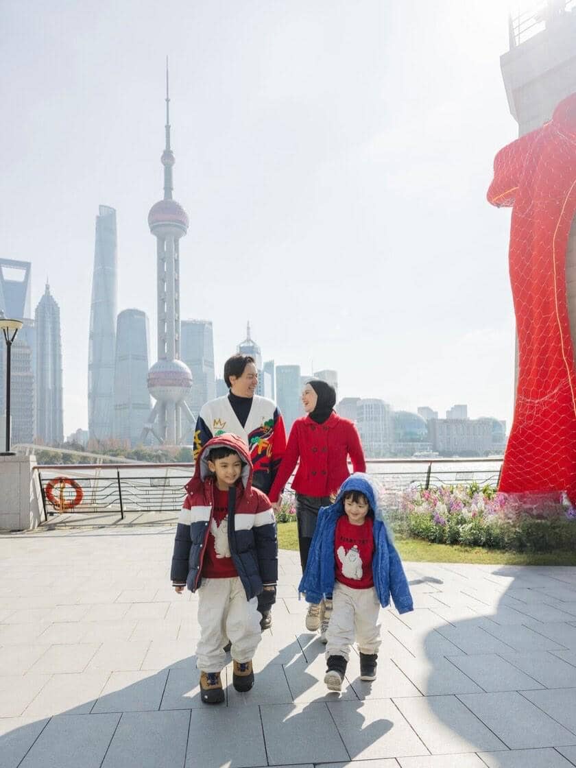 Photoshoot keluarga Roger Danuarta di Shanghai.