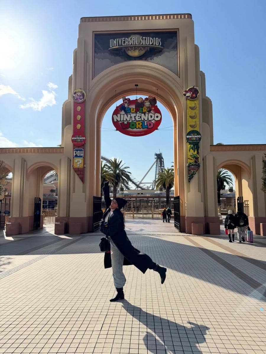 Sarah Tumiwa jalan-jalan di Universal Studio Jepang