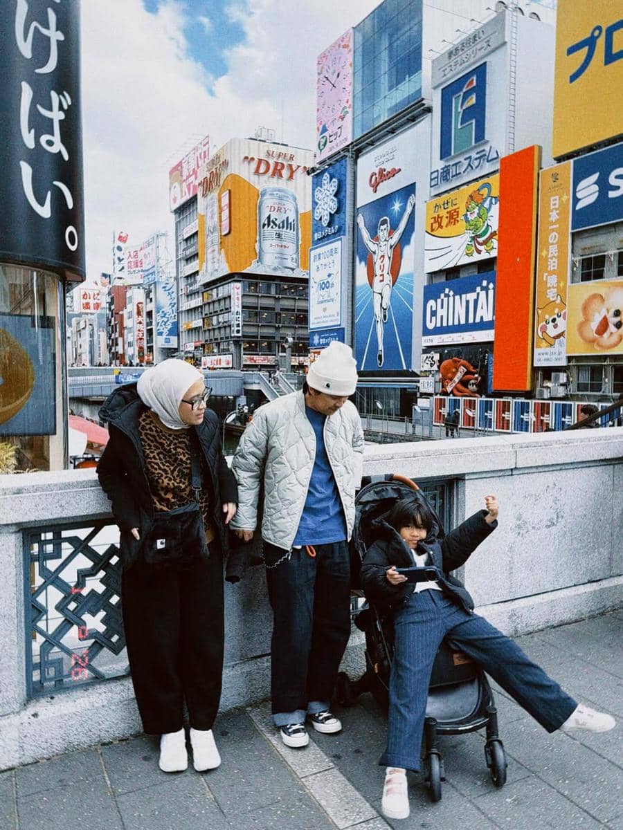 Indra Jegel ajak keluarga berlibur ke Jepang.