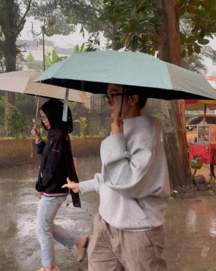 Ussy Sulistiawaty dan anak sulung jalan-jalan di Blok M