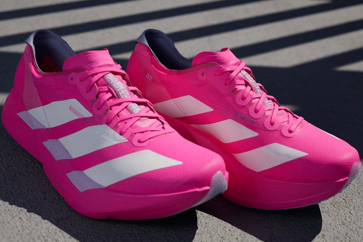 ilustrasi sneakers pink Adidas cowok