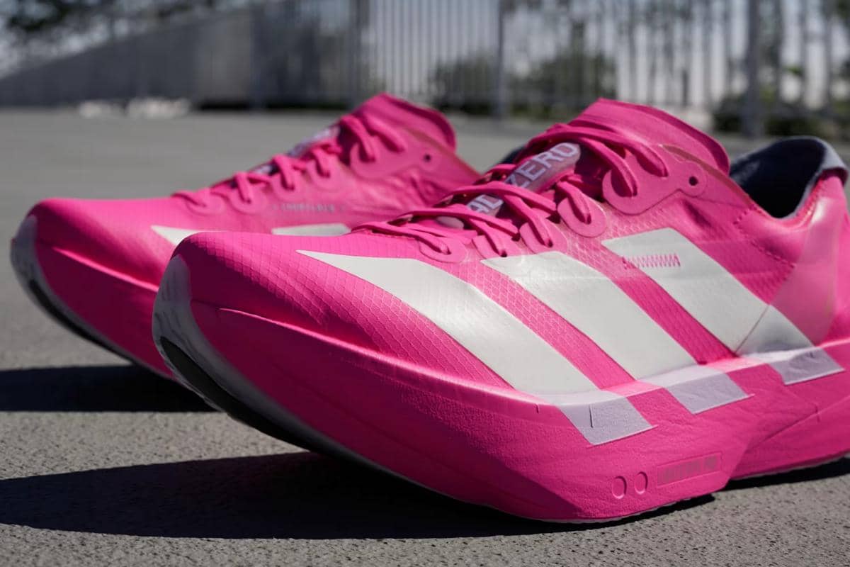 ilustrasi sneakers pink Adidas cowok